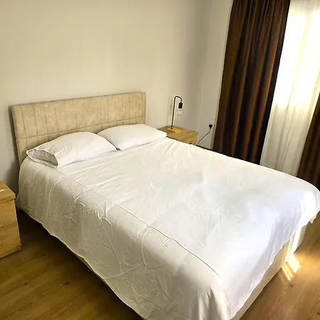 Centrally Located Apartment With Hotel-Style Privileges Famagusta  Exterior photo