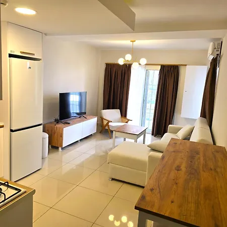Centrally Located Apartment With Hotel-Style Privileges Famagusta  Exterior photo