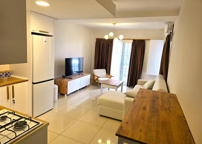 Centrally Located Apartment With Hotel-Style Privileges